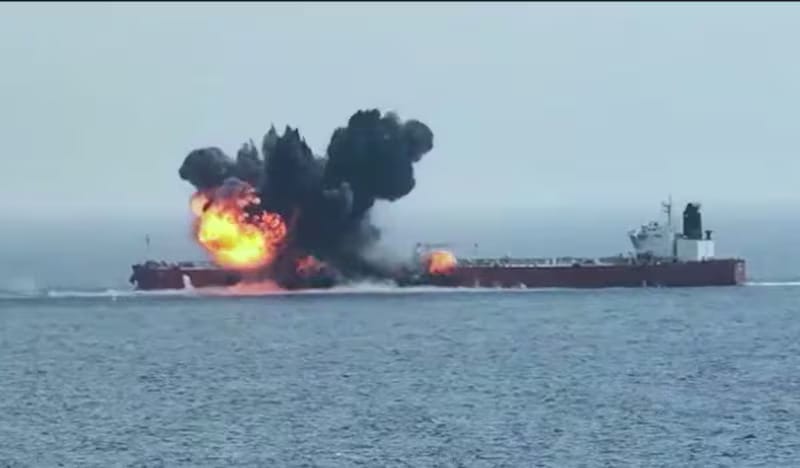 Oil slick stretching 200km seen near Chios Lion tanker after Houthi attack in Red Sea Post image